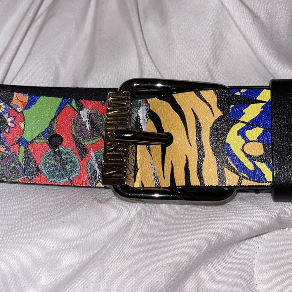 #23. 🤑🤑 This Mens Moschino Belt will be on sale in a live show tonight - Picture 3 of 7